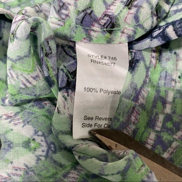 Cabi Sheer Green Printed Blouse Snakeskin Print Floaty Style #746 Small Romantic - Picture 8 of 8